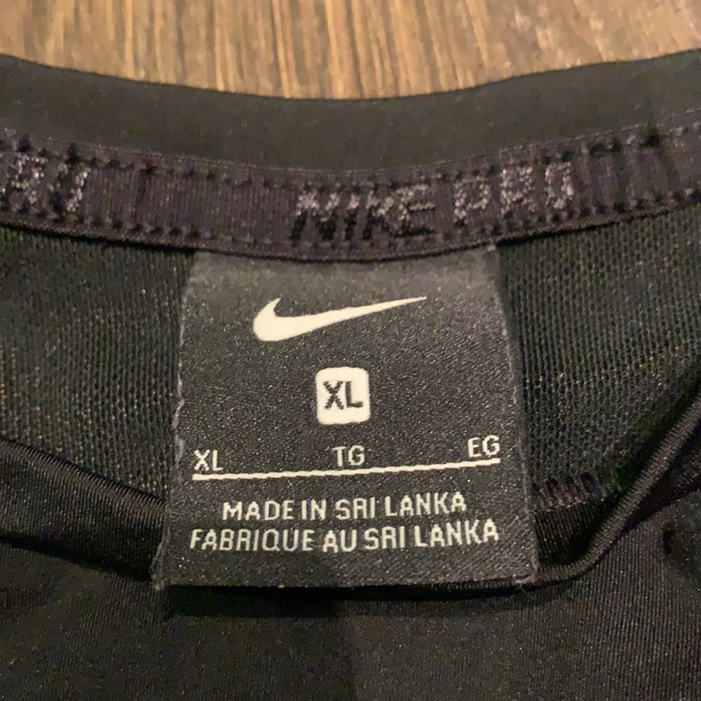 Nike Pro Black and White Crop Top - Picture 5 of 6